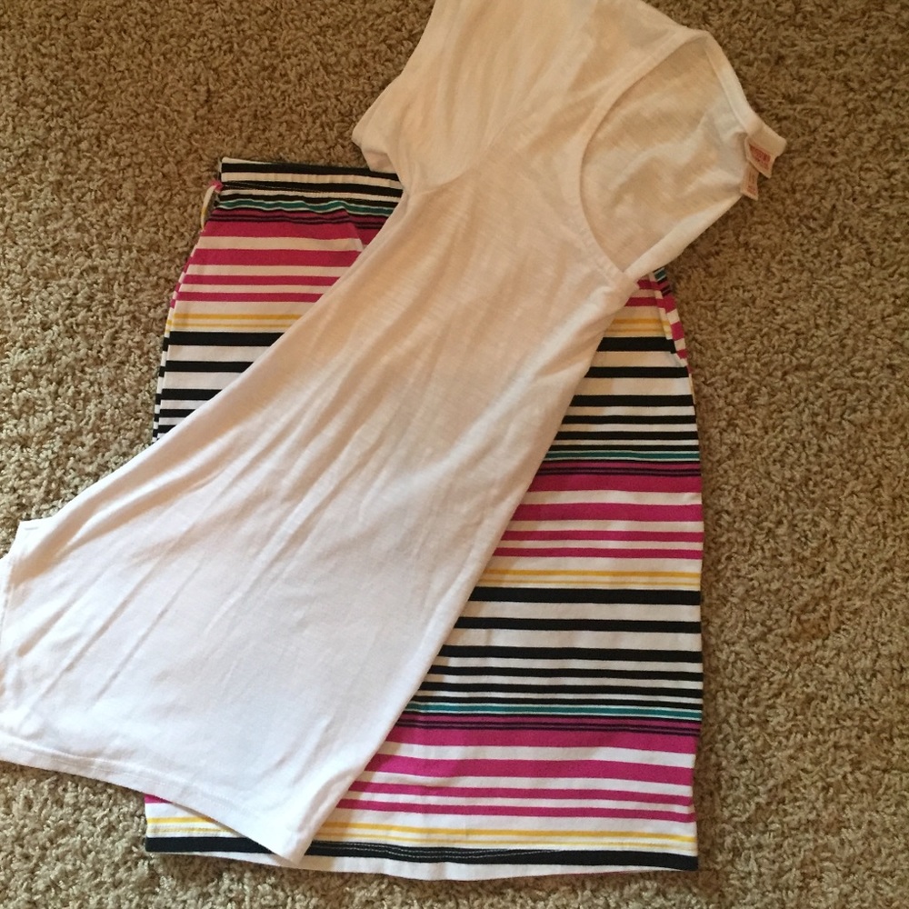 🎉SOLD JUNIOR SET 🎉 Top w striped stretch skirt